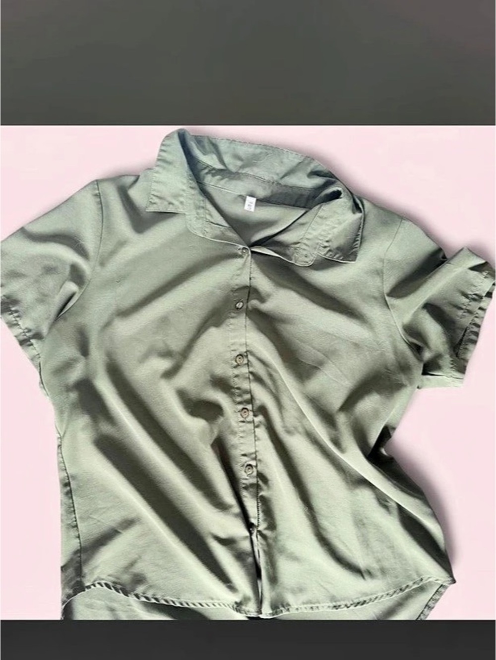 Short Sleeve Button Down in Green Like New